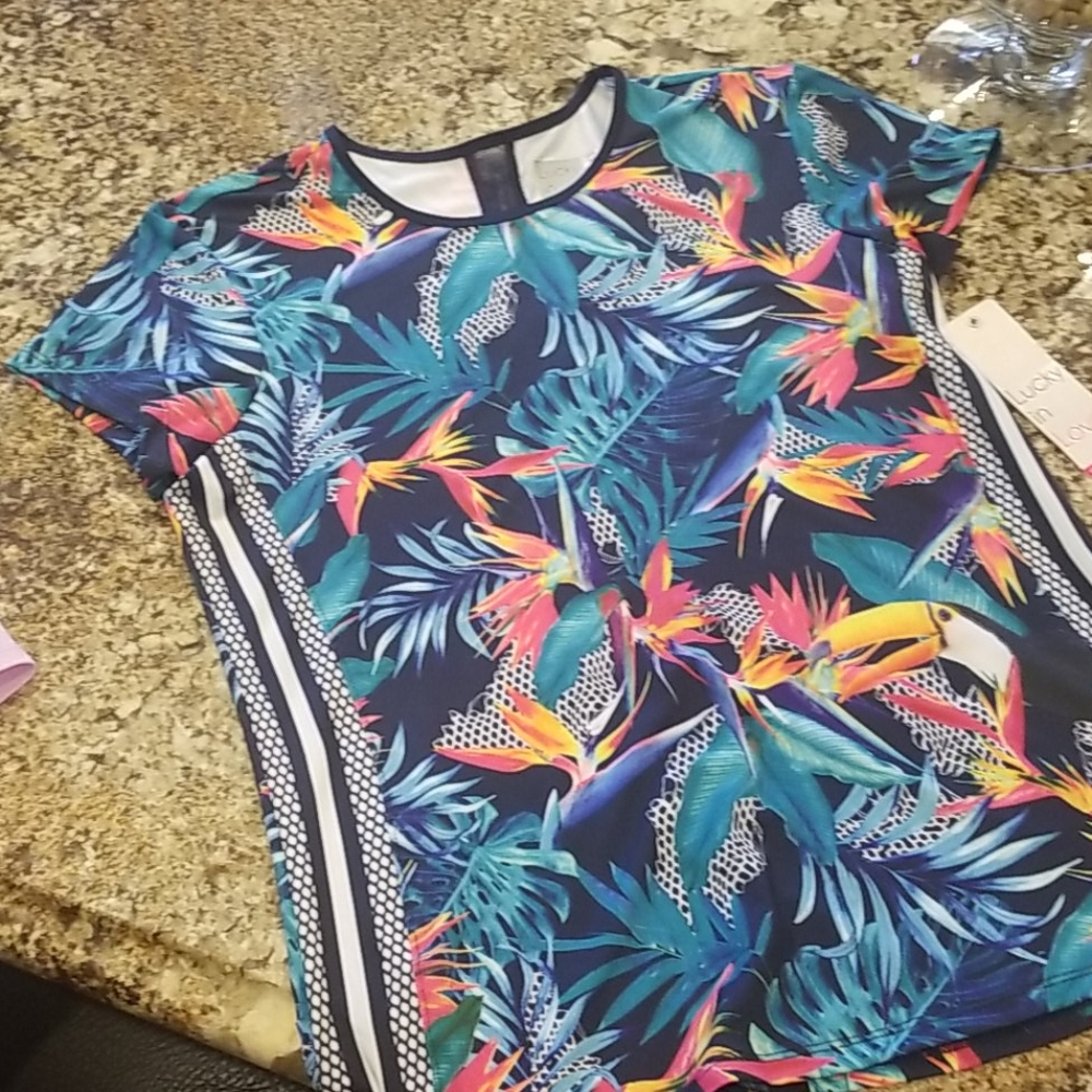 Lucky in Love tropical Tee size M